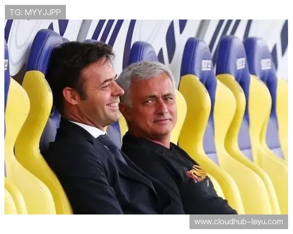 维纳尔杜姆的职业重生路：从低谷到凌空抽射，揭秘体育经纪人的温情与残酷