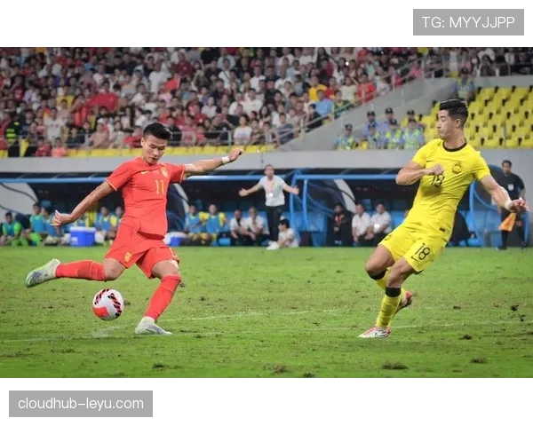 东亚杯赛场歌声嘹亮,球迷热情点燃团结氛围 东亚杯赛场歌声嘹亮,球迷热情点燃团结氛围