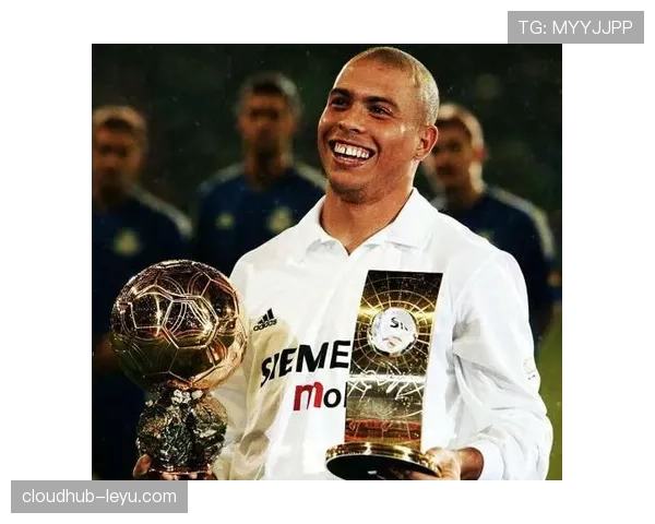 C罗在巅峰时期的头球表现与技术分析，展现无与伦比的瞬间和绝佳演绎