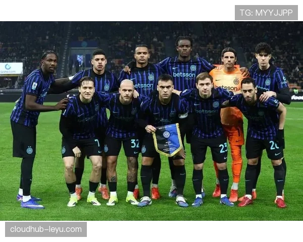 阿什拉夫助力国际米兰赢得意甲冠军，球队表现稳健展现强大竞争力