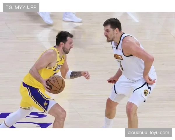 东契奇无球跑动提升进攻效率 拉开与哈登关键时刻表现差距