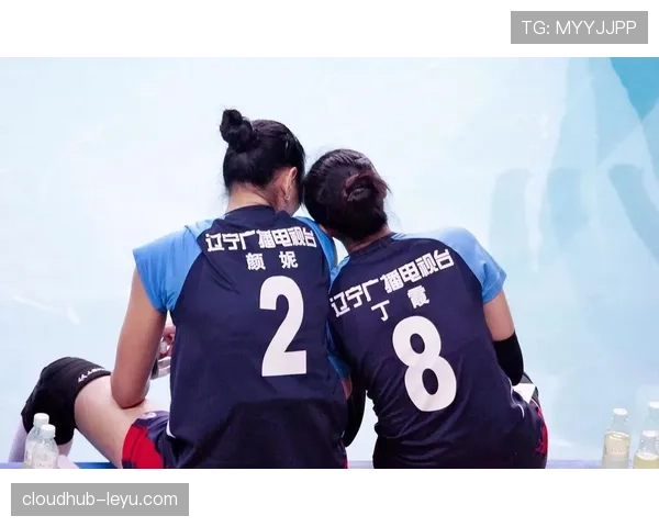 丁霞下场就背着一个能抵我半年工资的包，走两步我把钱包收起来了