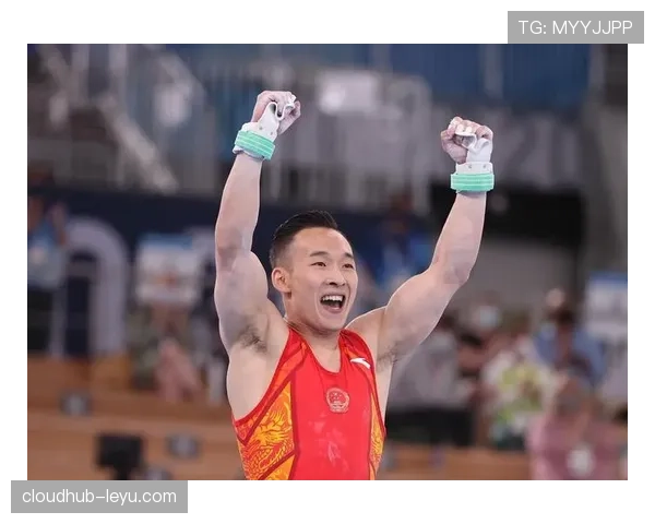 肖若腾赛前啃鸡腿，领奖台下喝冰美式？