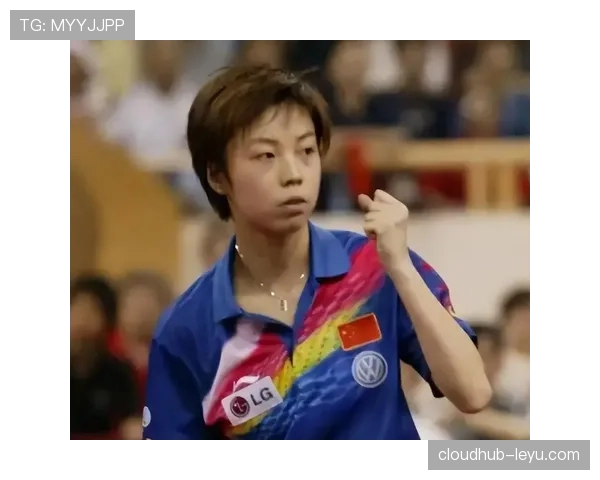 张怡宁去菜市场被拍，手上的名牌包把隔壁大妈看懵了